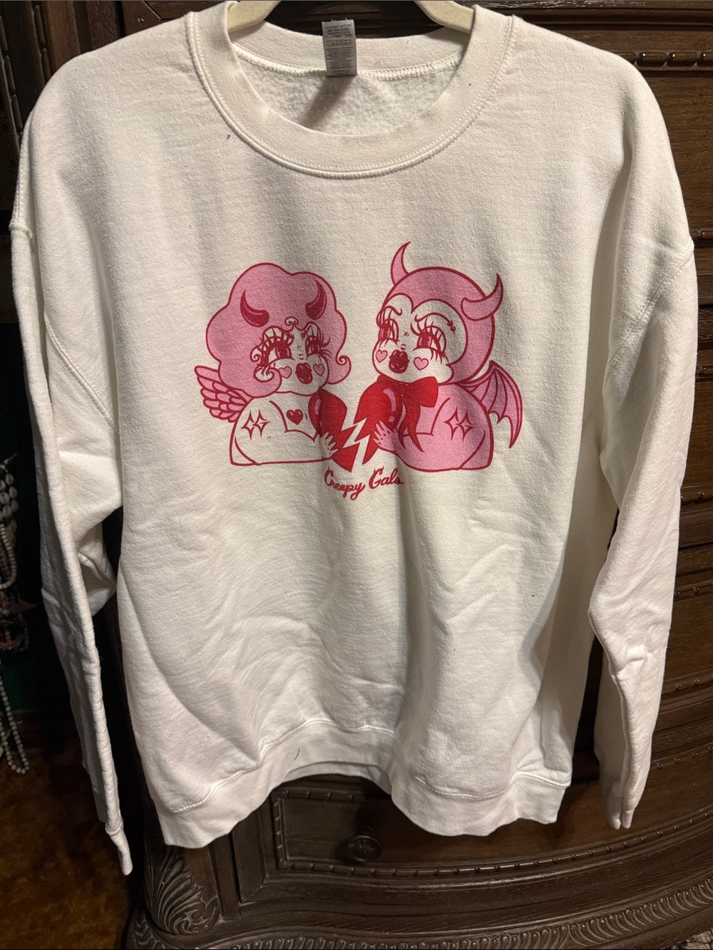 Creepy Gals white Graphic Crewneck Sweatshirt with Pink Cartoon Print
